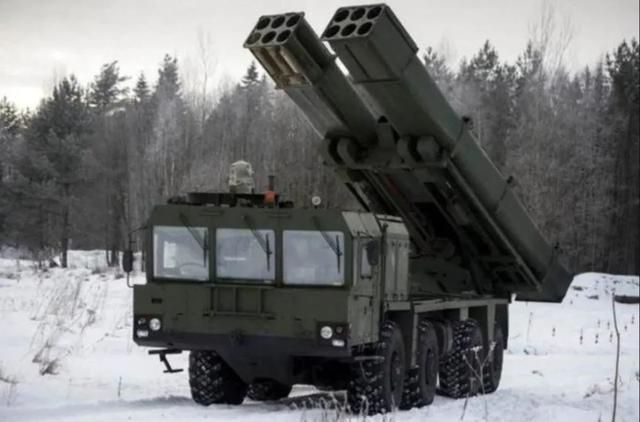 俄罗斯火箭炮连续发射震撼视频,俄罗斯旋风300火箭炮