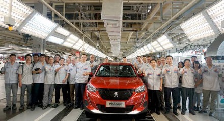 神龙汽车厂员工,神龙汽车公司是央企还是国企