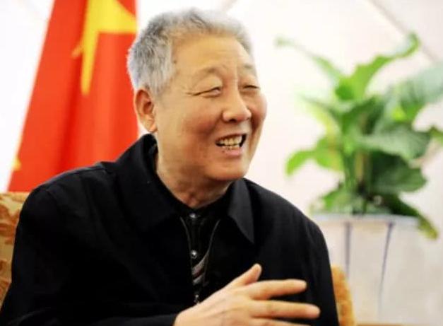 英国公认的天才是牛顿吗,牛顿和爱因斯坦谁是真正的天才