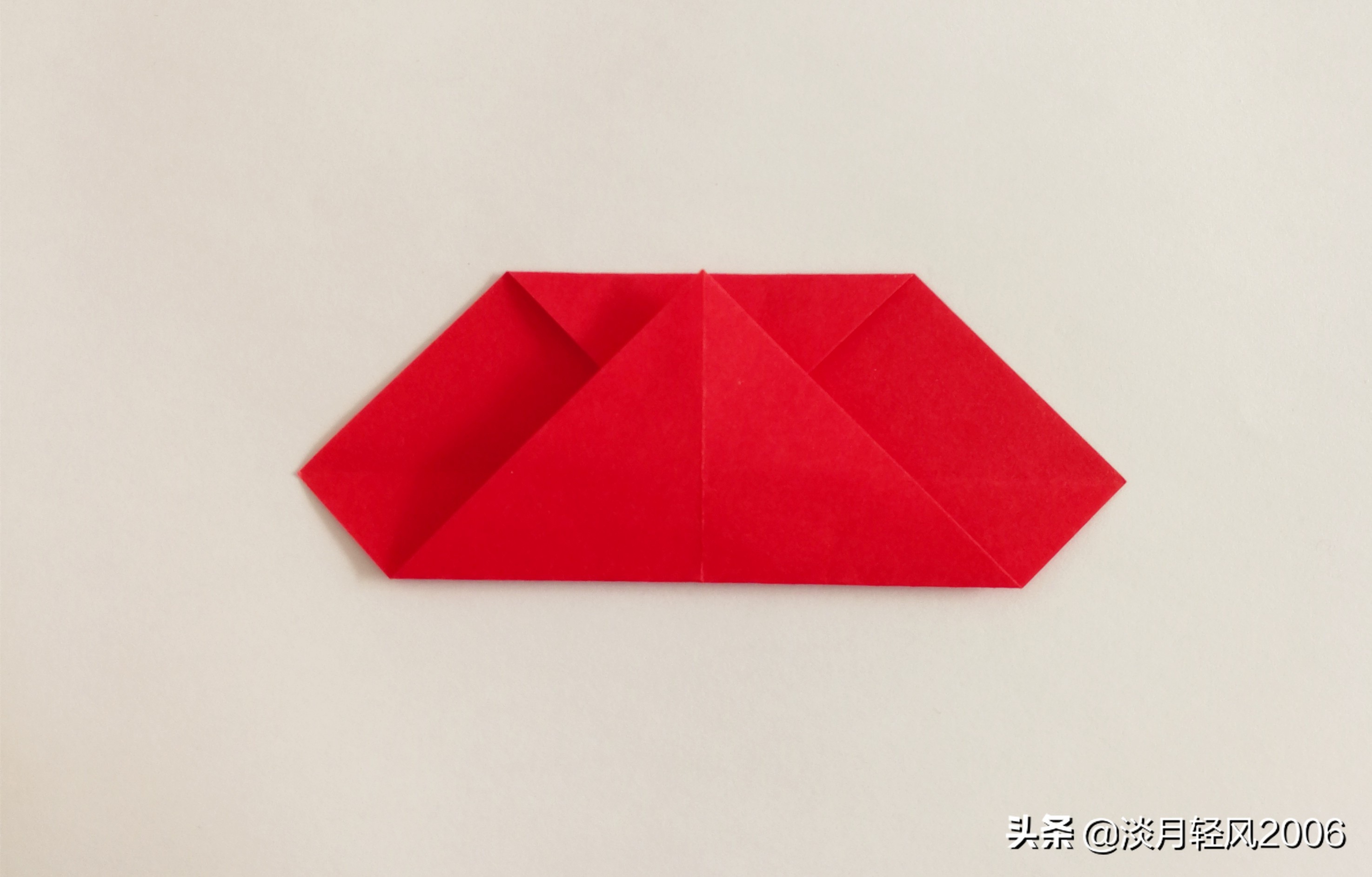 怎么用一张纸一剪刀剪很多个爱心,立体爱心怎么折简单只用一张纸