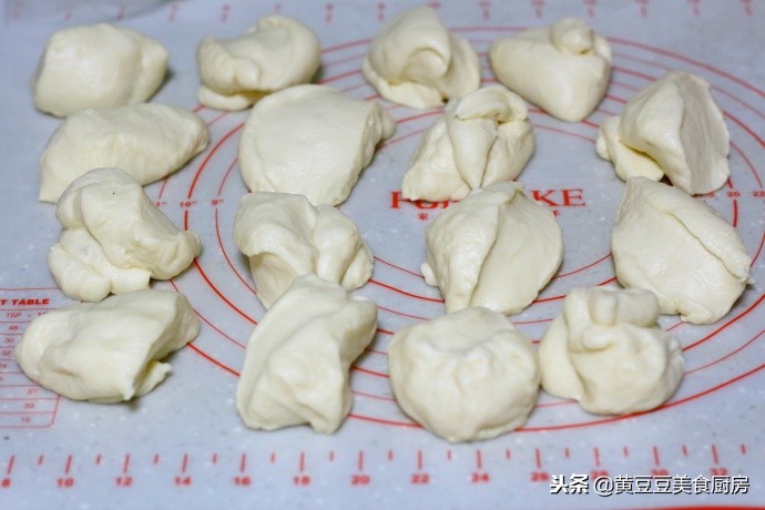 牛乳早餐包家常做法,奶香早餐包详细做法