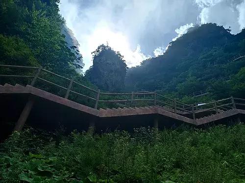 采一片天竺山的云朵别在发梢，带你感受云中漫步的奇妙幻境