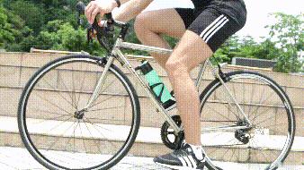 据说这个德国运动水瓶能当移动空调用?!亲测轻轻一喷清凉降温