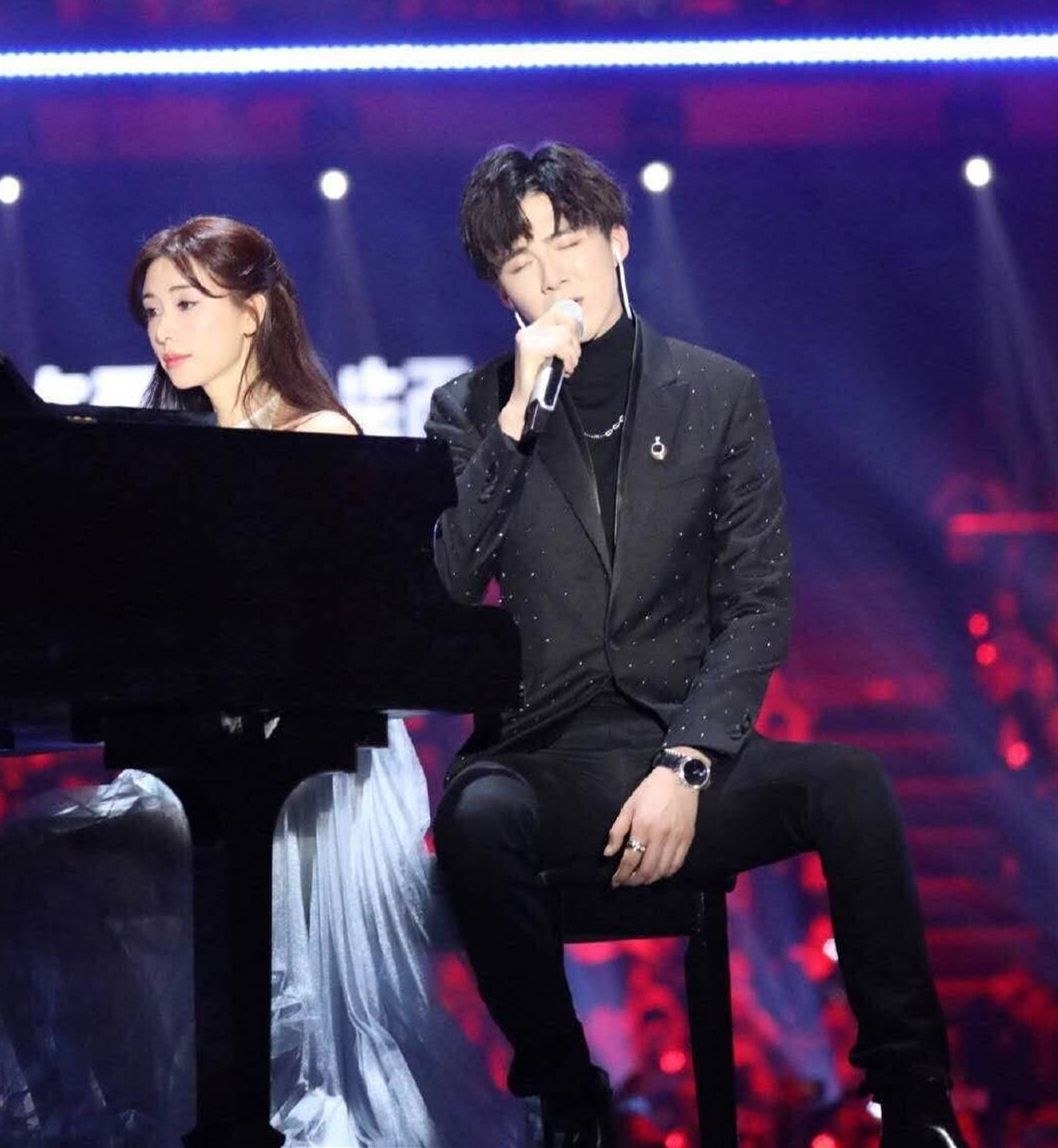 刘宇宁在直播谈参加歌手的委屈,刘宇宁是怎么登上歌手舞台的