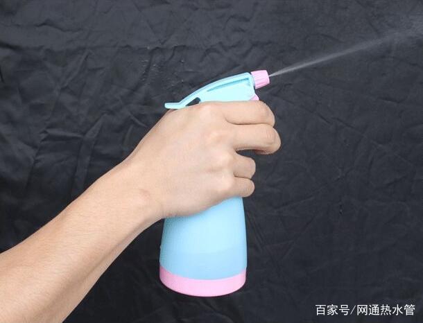 家里地暖太热可以用加湿器吗,家里地暖太热调节阀门降温的视频