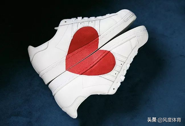 朱一龙惊艳神图氛围感,朱一龙之前春晚的全白色服装图文