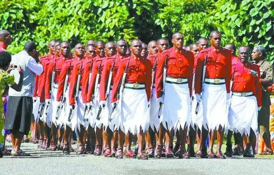 有个民族裙子里不穿*裤内**，是真的吗？