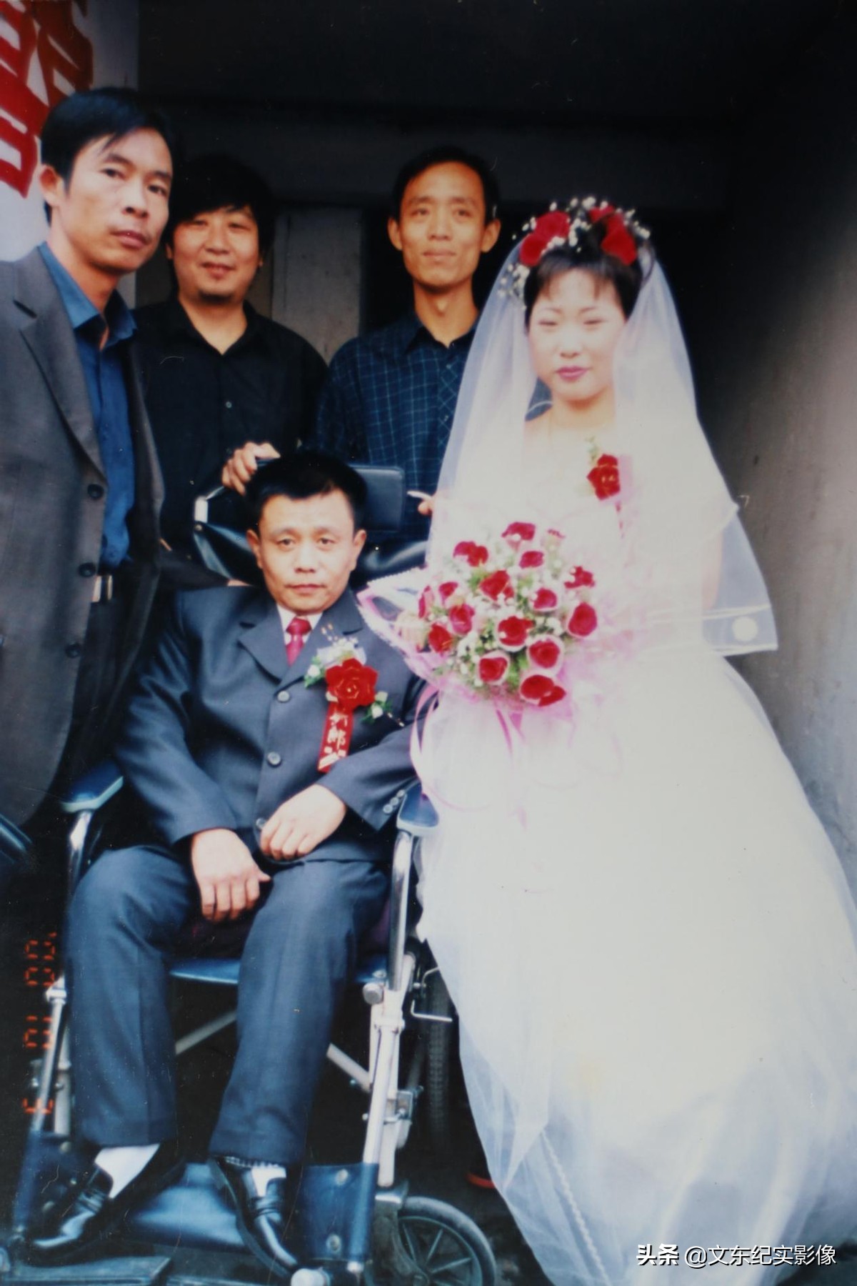 安徽6旬残疾老汉的“完美爱情”，小14岁良妻：他颠覆了我的三观