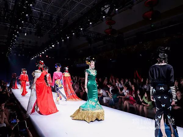 化妆师的高薪职业是什么,化妆职业应聘哪些岗位