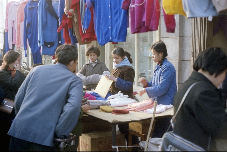 消失的国营委托店:80年代可以买到二手自行车手表,家具甚至钢琴