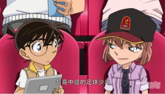 柯南跟小哀看球戴帽子,柯南和小哀讨论小兰