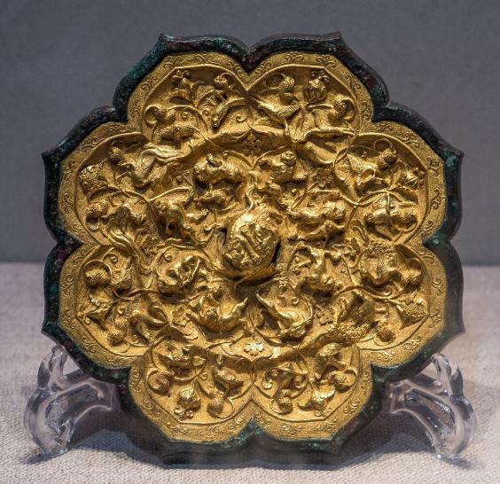 你见过铜镜里的LV吗?深藏古墓的盛唐宝镜,连皇帝送礼都爱选它