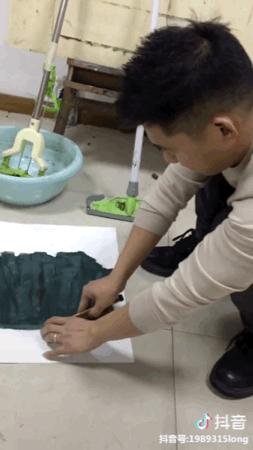 他曾经端盘子一月只赚800块，如今在抖音靠画画吸粉近千万