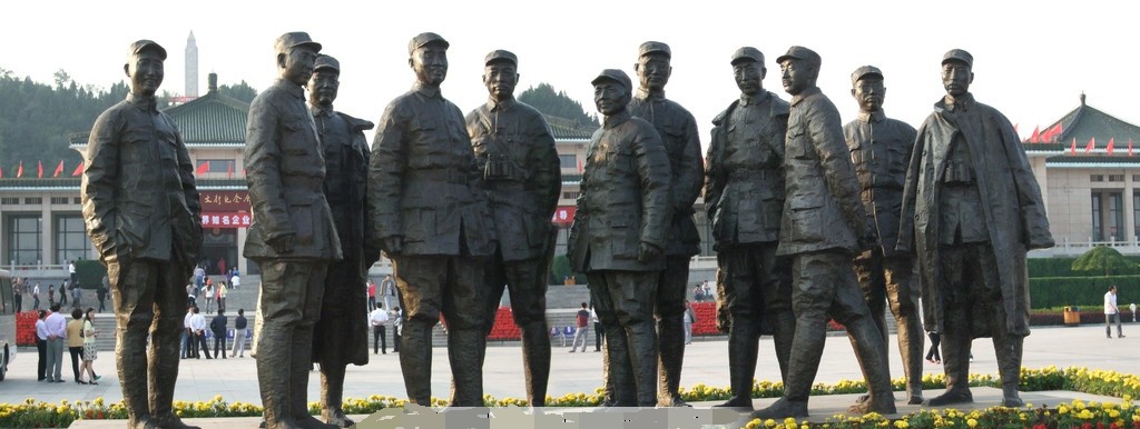 我军首次授衔，蒋介石看了元帅名单，大赞其中一人：此人是真元帅