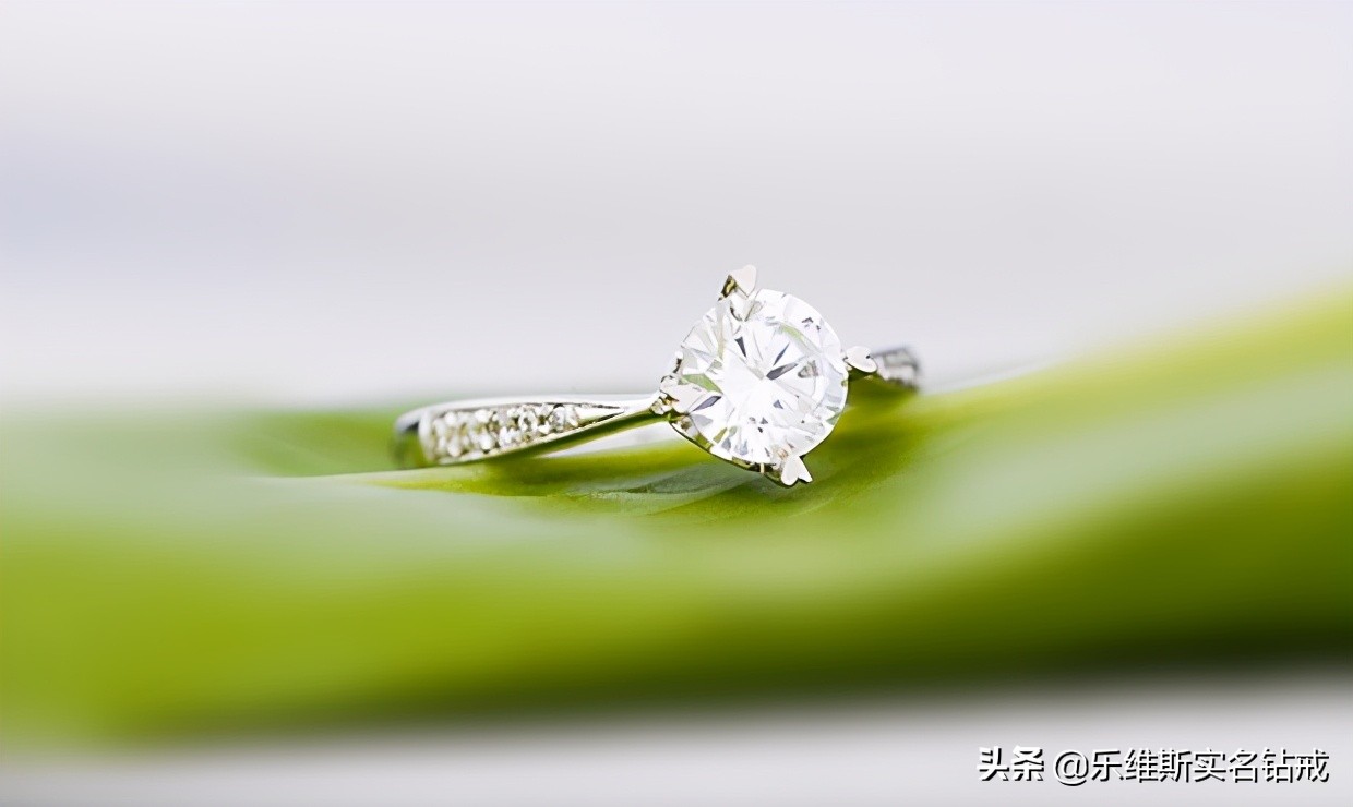 婚戒买铂金好还是买黄金好,婚戒买钻石好还是宝石好