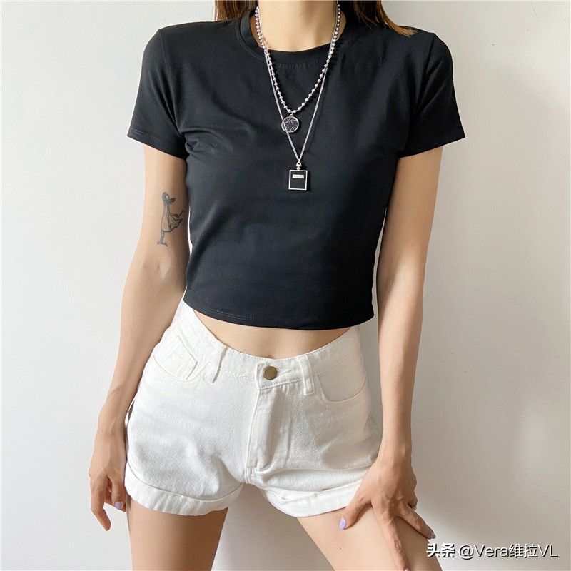 短款宽松牛仔裤搭配图片,高腰紧身牛仔裤短款上衣怎么搭配