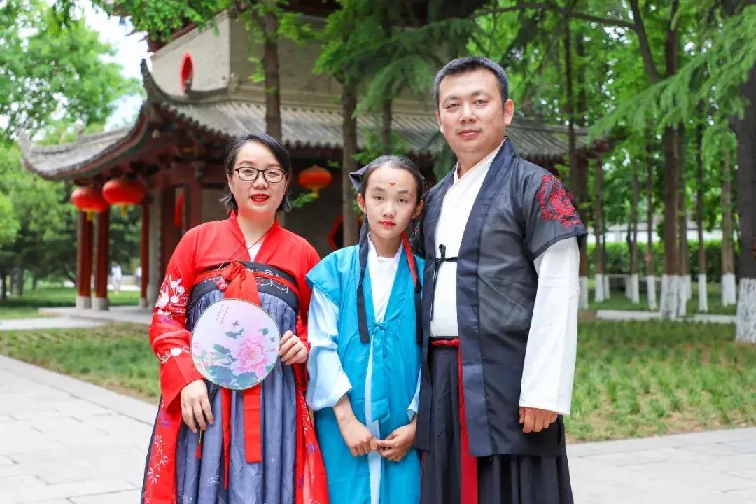 西安汉服秀视频,西安曲江池汉服秀