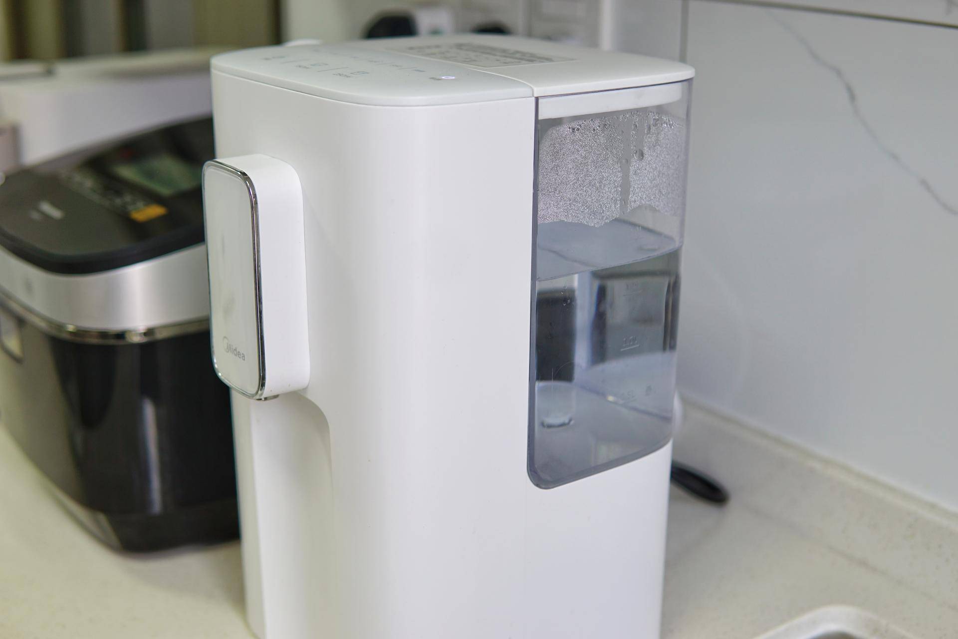 房价那么贵一点也不能浪费,台面净热一体净水机测评