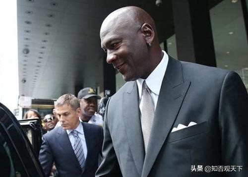 乔丹退役后谁是公牛的老大,飞人乔丹是哪一年退役