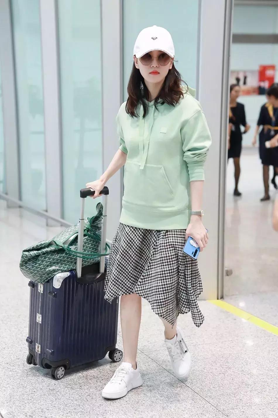 裙子平底鞋,搭黑色平底鞋的裙子怎么搭配