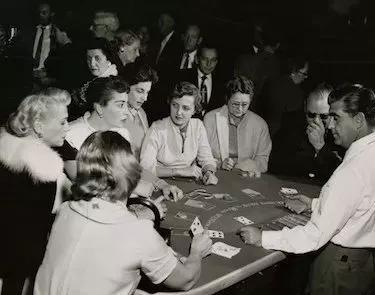 在*场赌**中的数学模型！真的能通过数学模型赢钱吗？