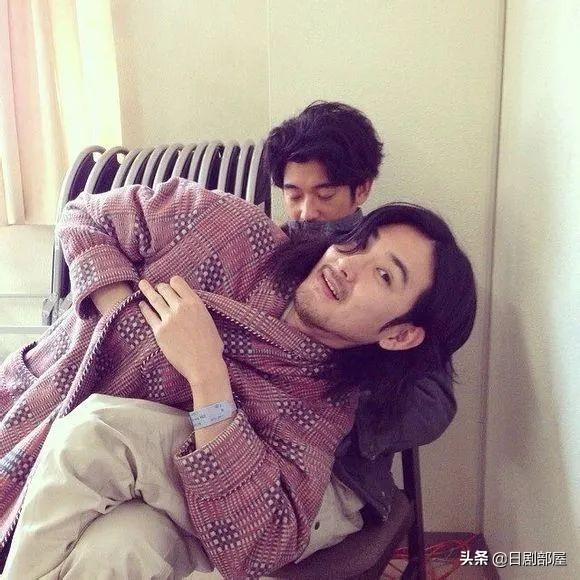 日本顶级星二代松田龙平，日本娱乐圈的另类*男美**