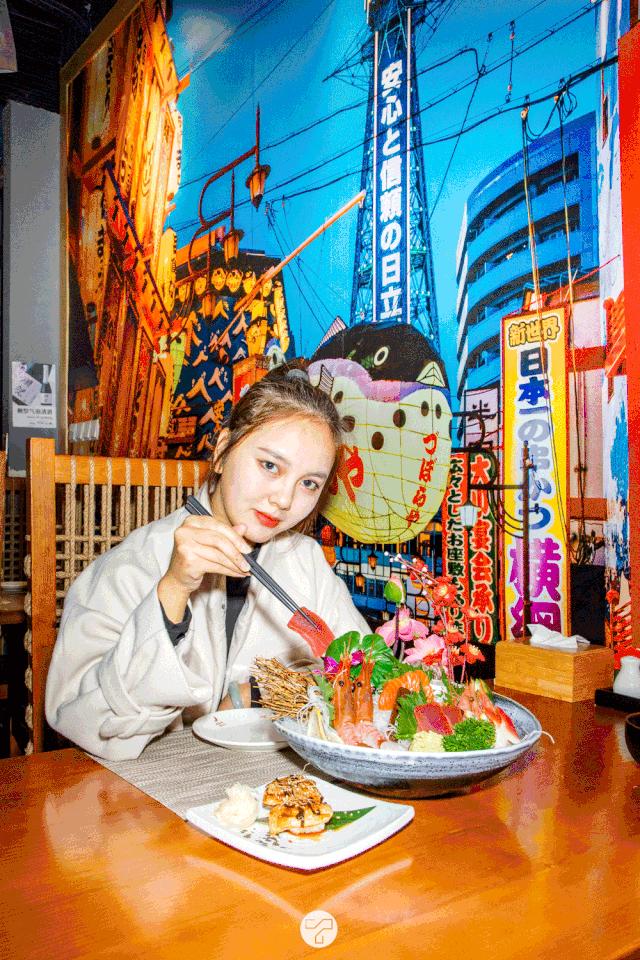 元旦来这家宝藏商场！热辣车模+街舞公演带你解锁年末购物新姿势