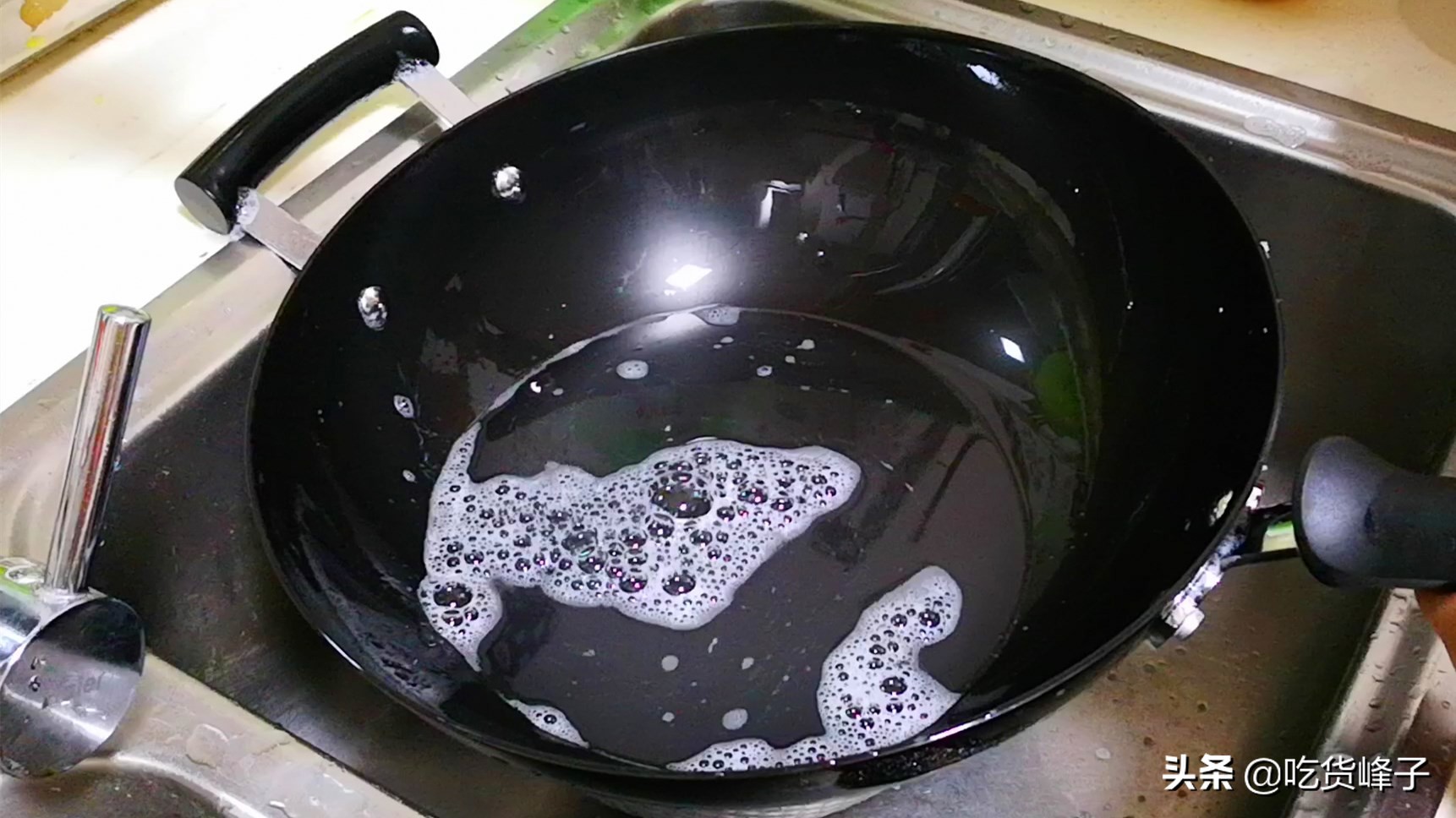 铁锅不粘锅生锈怎么重新开锅,新铁锅如何开锅教你一招永不生锈