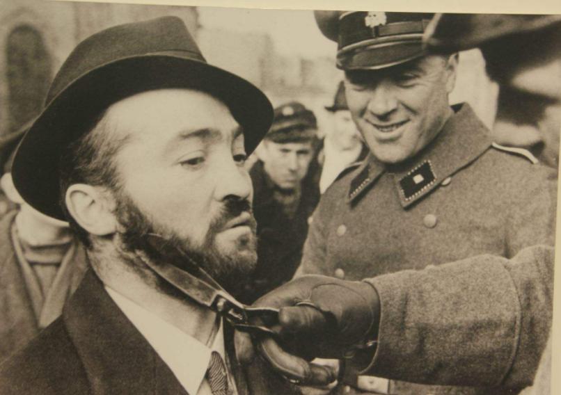 二战时,如何区分德国人和犹太人,希特勒就不怕抓错人吗