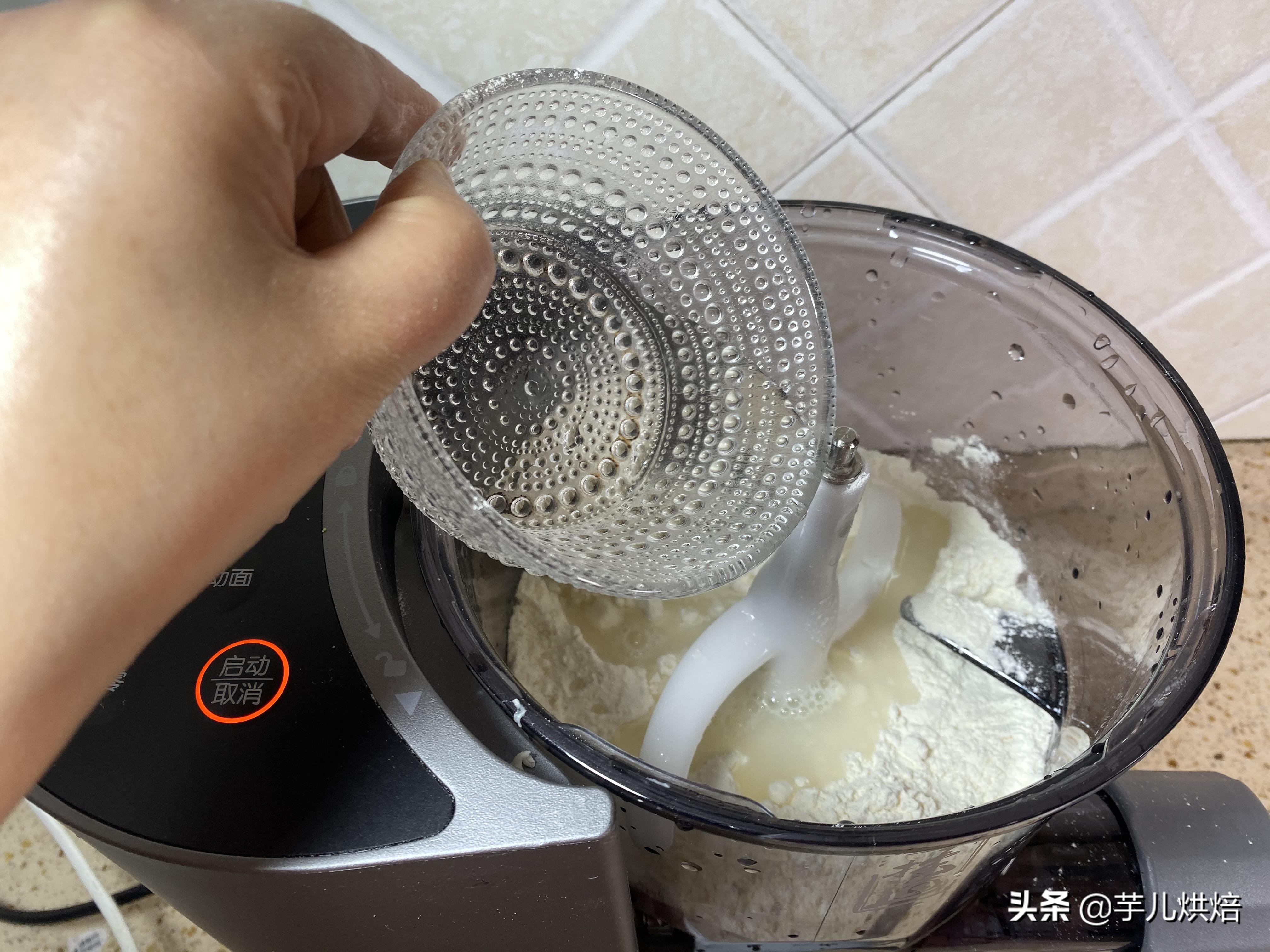 在家如何无需材料做出好吃的面条,自制面条吃起来不劲道