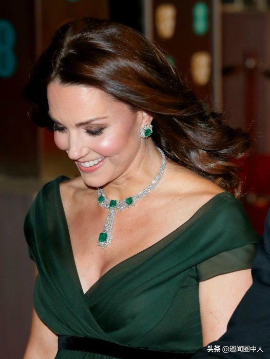 祖母绿国风项链,凯特王妃戴什么颜色的项链