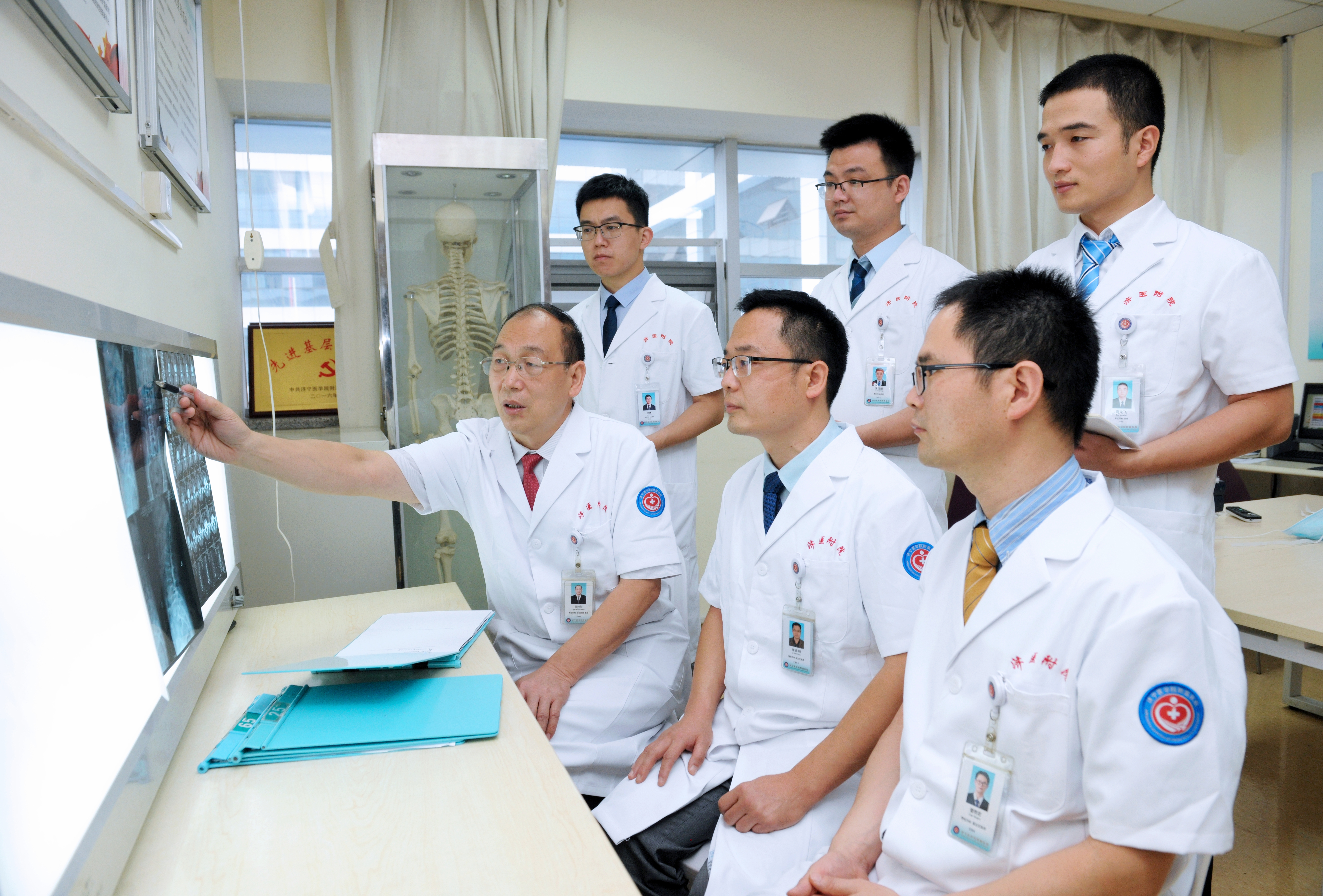 仁心妙手铸就健康脊梁——记济医院附院骨科兼脊柱外科主任孟纯阳