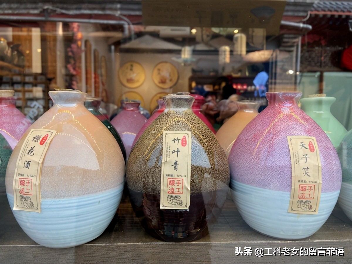 曾经人满为患的南锣鼓巷，在除夕当天有点冷清