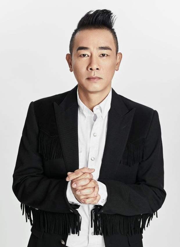 陈小春新店开业，港圈“大佬”齐捧场，60岁程东祭祖归来精神好