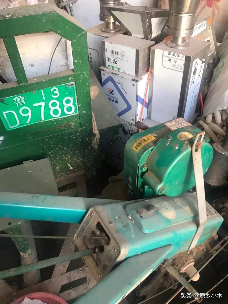 手扶拖拉机免摇启动最简单的方法,农村小伙自制的拖拉机