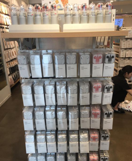 彩妆蛋成石头?唇釉成胶棒?在这里只要他想,没有不敢