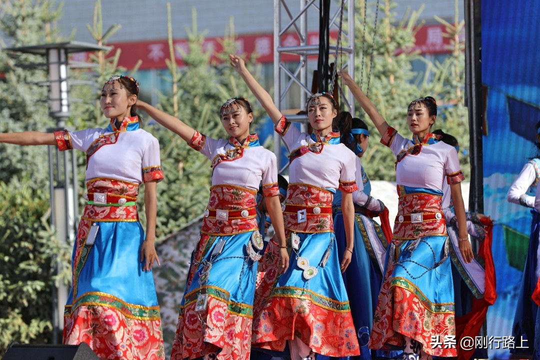 年轻人没钱为什么还在大城市生活,当代的年轻人为什么没钱