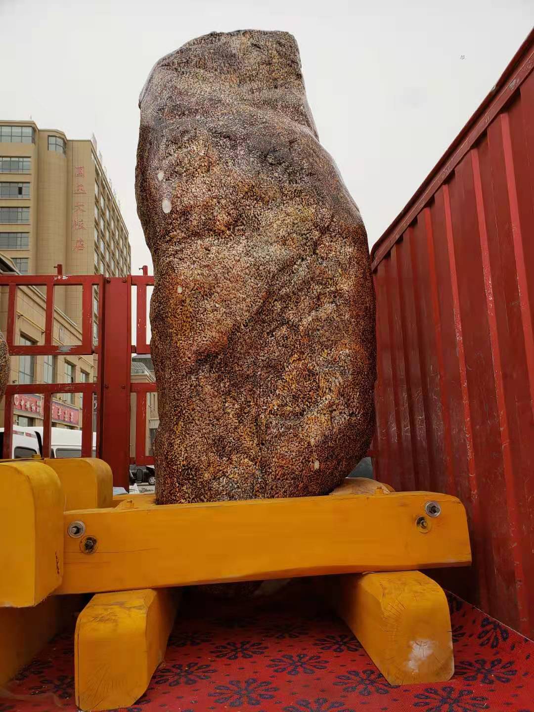 新疆白玉和和田玉哪个好些,乌鲁木齐中疆和田玉