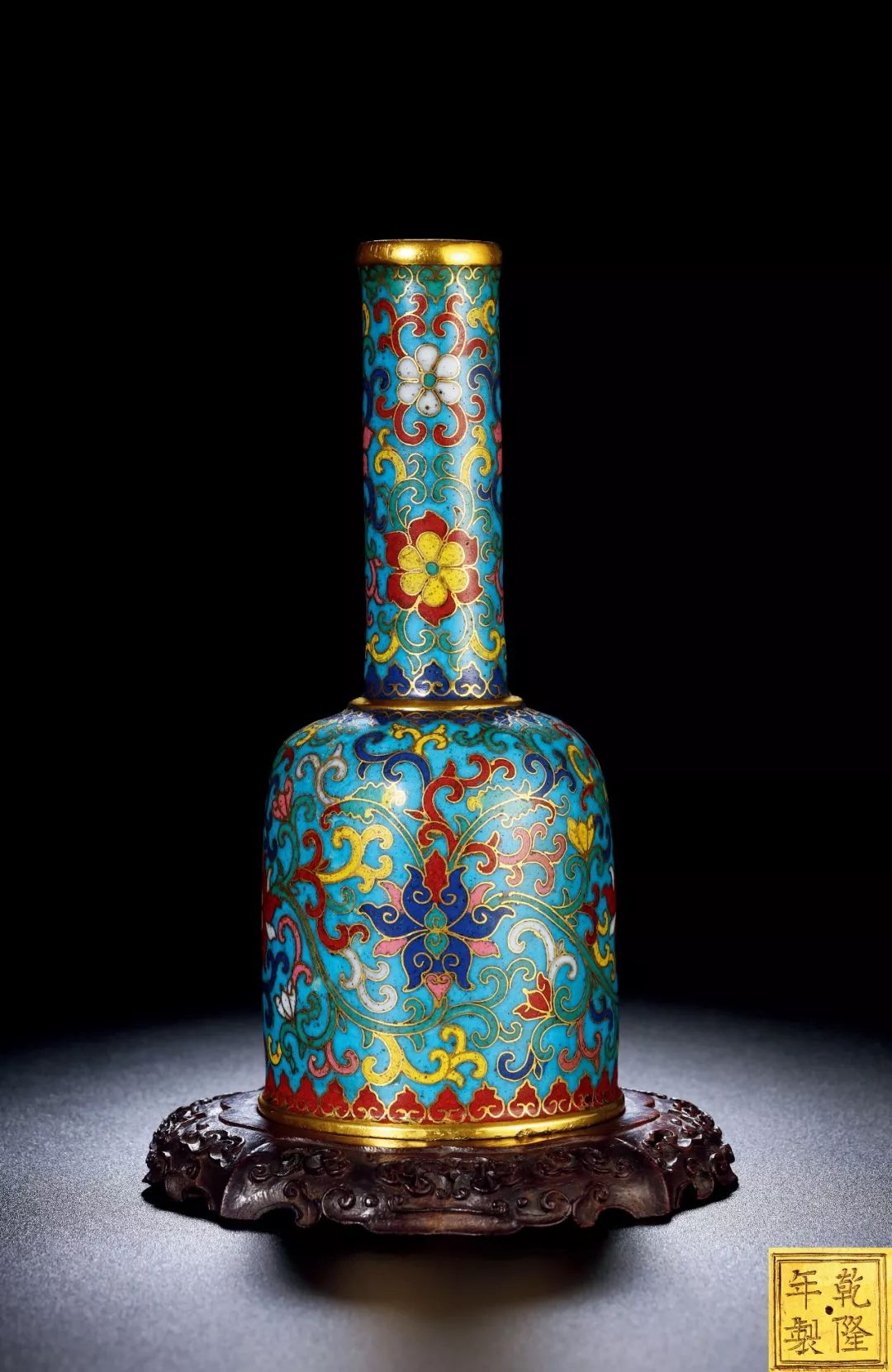 香港拍卖过亿的瓷器图片,香港保利瓷器拍卖图片