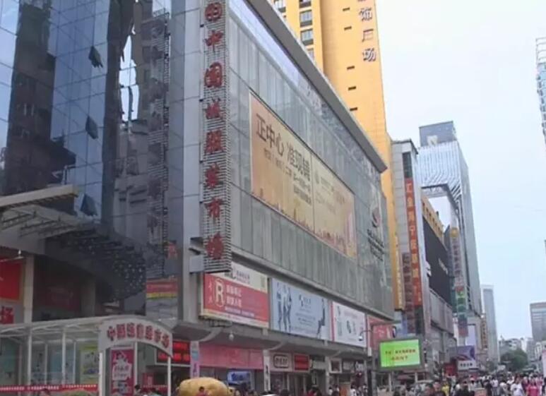 nike阿迪折扣店衣服是正品吗,商场特卖的衣服靠谱吗