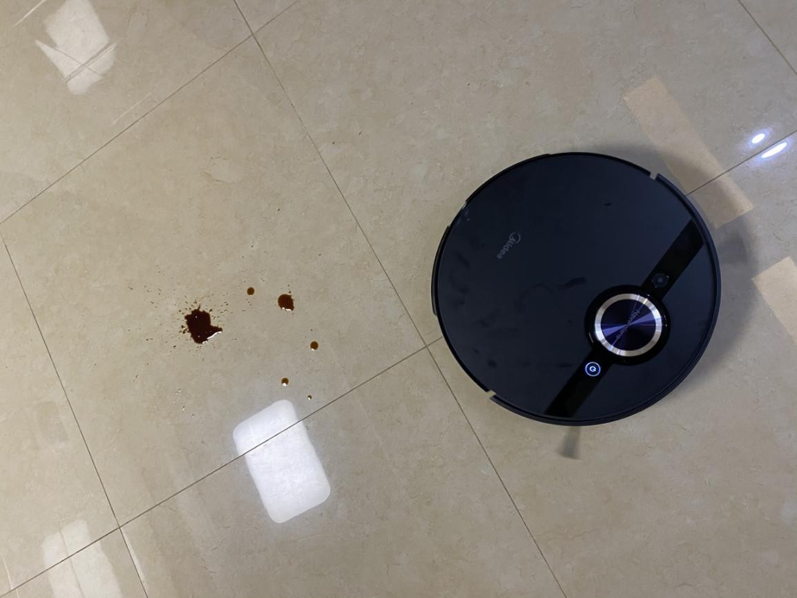 边扫拖边消毒，带电解除菌和自动集尘站的美的扫拖机器人S8+测评