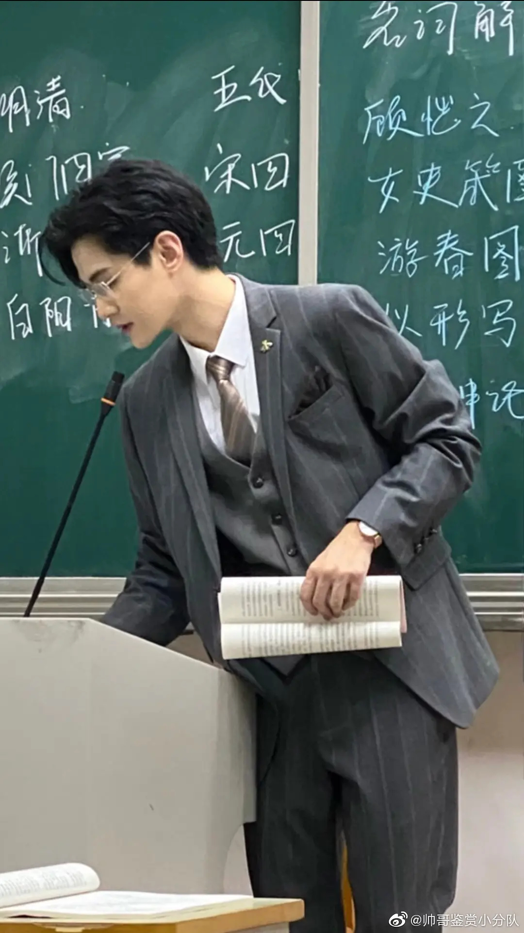 学识加成美得自然真实！温大老师像吴彦祖张震，思政老师撞脸Lisa