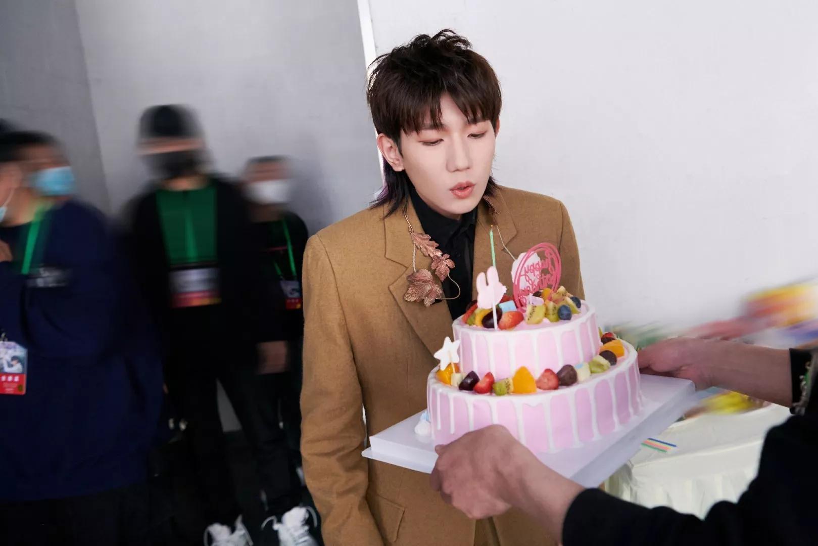 王源的诞生时光纪录片,王源二十岁纪录片