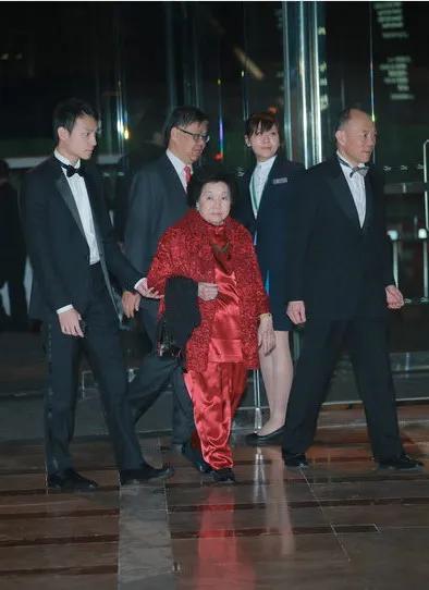 三房太太,13名子女,争夺几百亿家产,霍家宫斗比港剧精彩多了