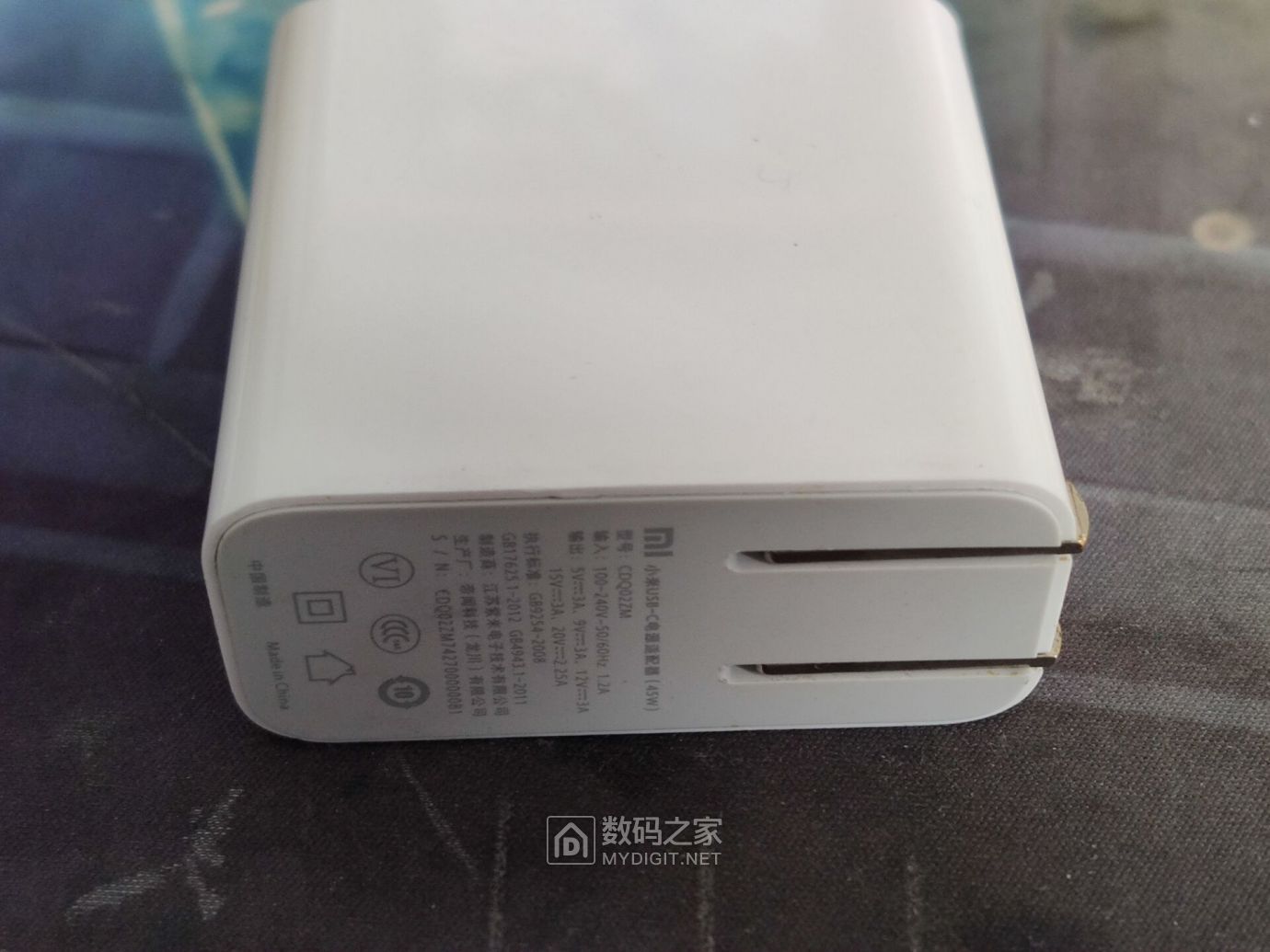 小米22.5瓦充电器拆解,小米120瓦充电器如何拆开维修