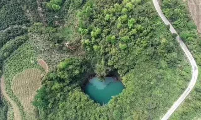 茅岩河心湖太美惹祸端,土家族夫妻酒茶斗诗篇