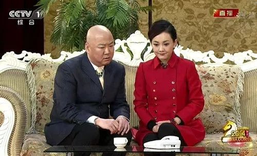 春晚时尚图鉴：热巴杨幂的红裙、王菲刷碗手套和董卿李思思的口红