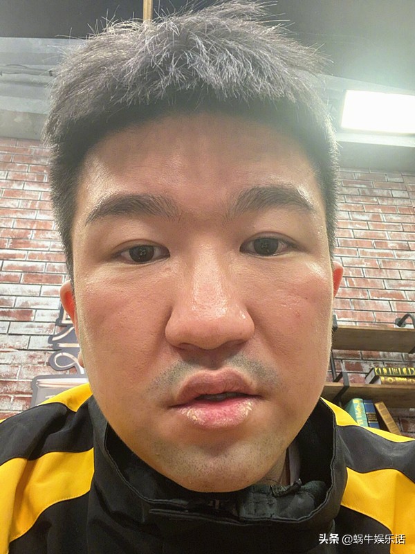 各路明星吐槽张大大,张大大因情绪激动而当场落泪