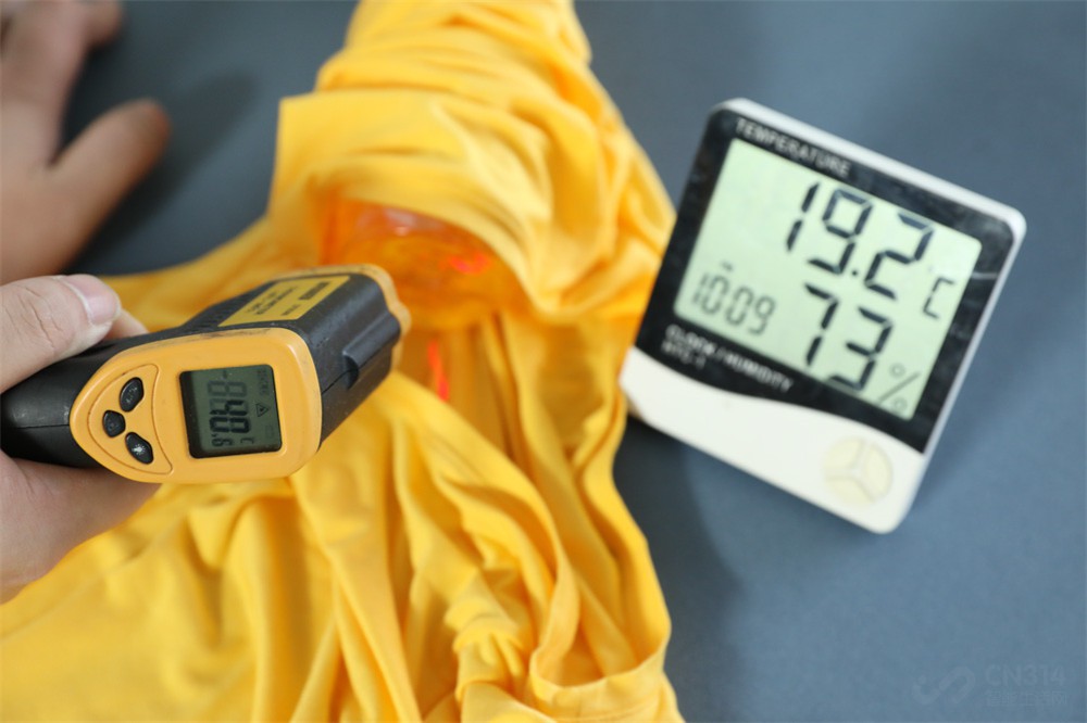 “后浪”的秋衣——自发热内衣好穿吗?亲试穿+四轮测评为你揭晓