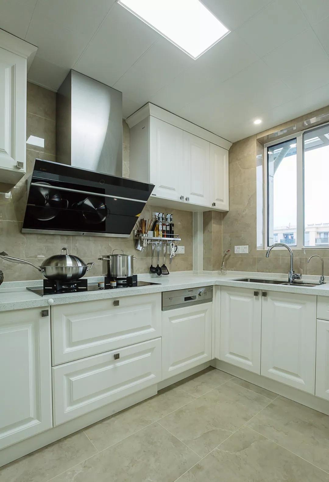 厨房橱柜如何配色显档次,北欧风厨房橱柜配色